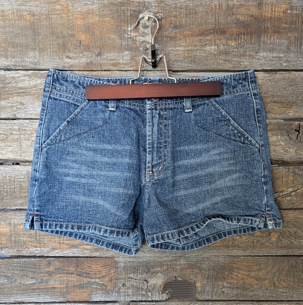 Buckle Denim Allie 3" Jean Shorts